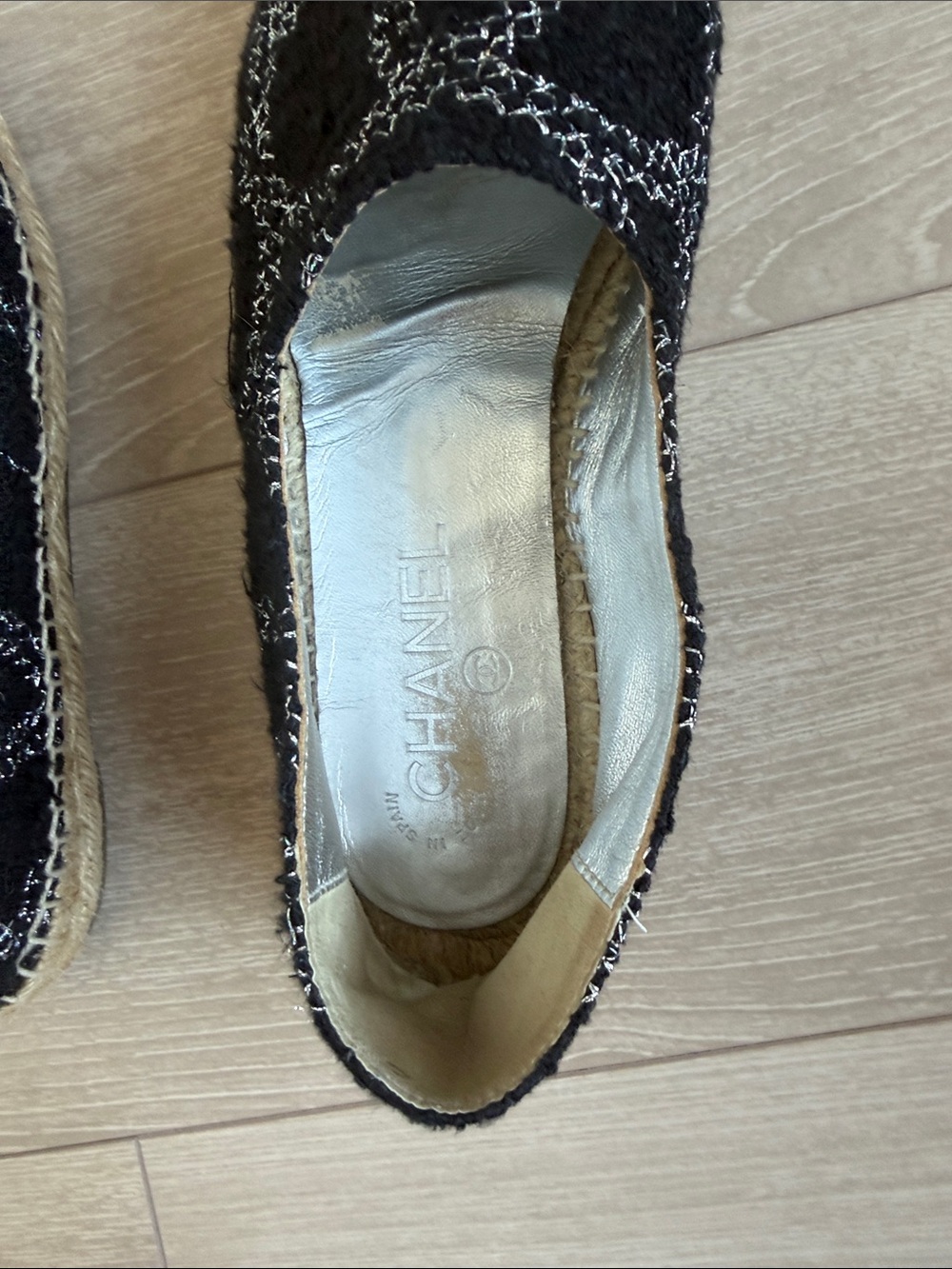 CHANEL Black Tweed Flats with Silver Cap Toe - Picture 5 of 14
